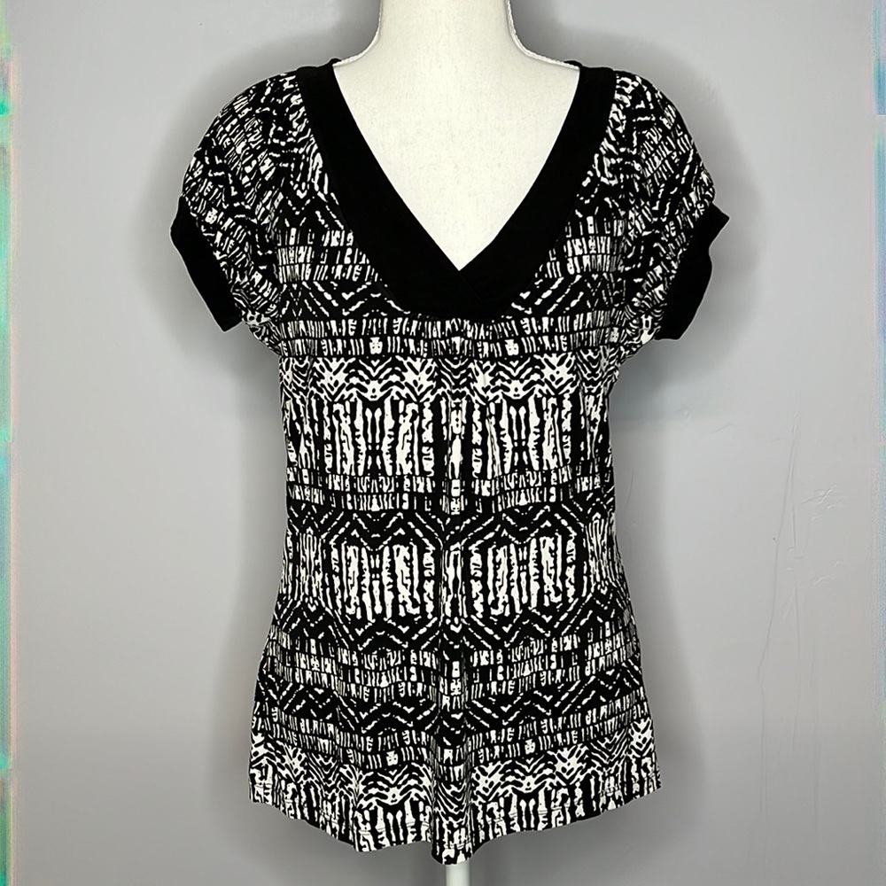LIZ & CO. BLACK AND WHITE SHIRT SLEEVE BLOUSE Small